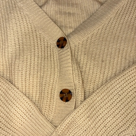 Small Cream Knitted Cropped Sweater - Picture 2 of 3